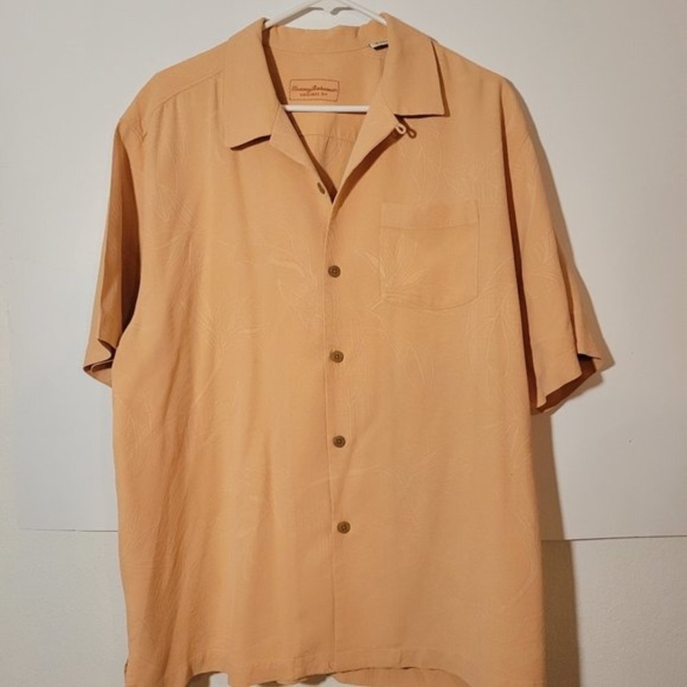 Tommy Bahama Original fit 100% silk Short sleeve  Tone on tone design size XL